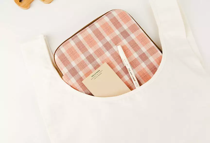 Casual Checkered Plaids Pattern iPad Laptop Sleeves Cases Pouches Protective Covers Purses Handbags Square Cushion Designer Scho