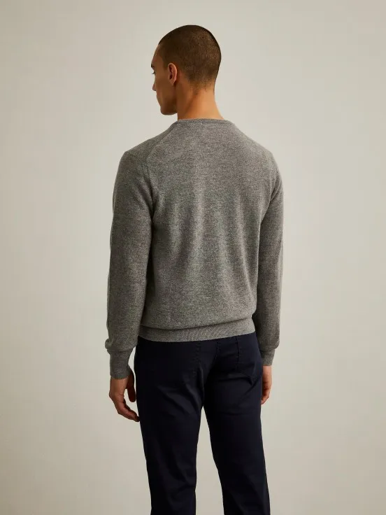 Long-sleeved wool sweater