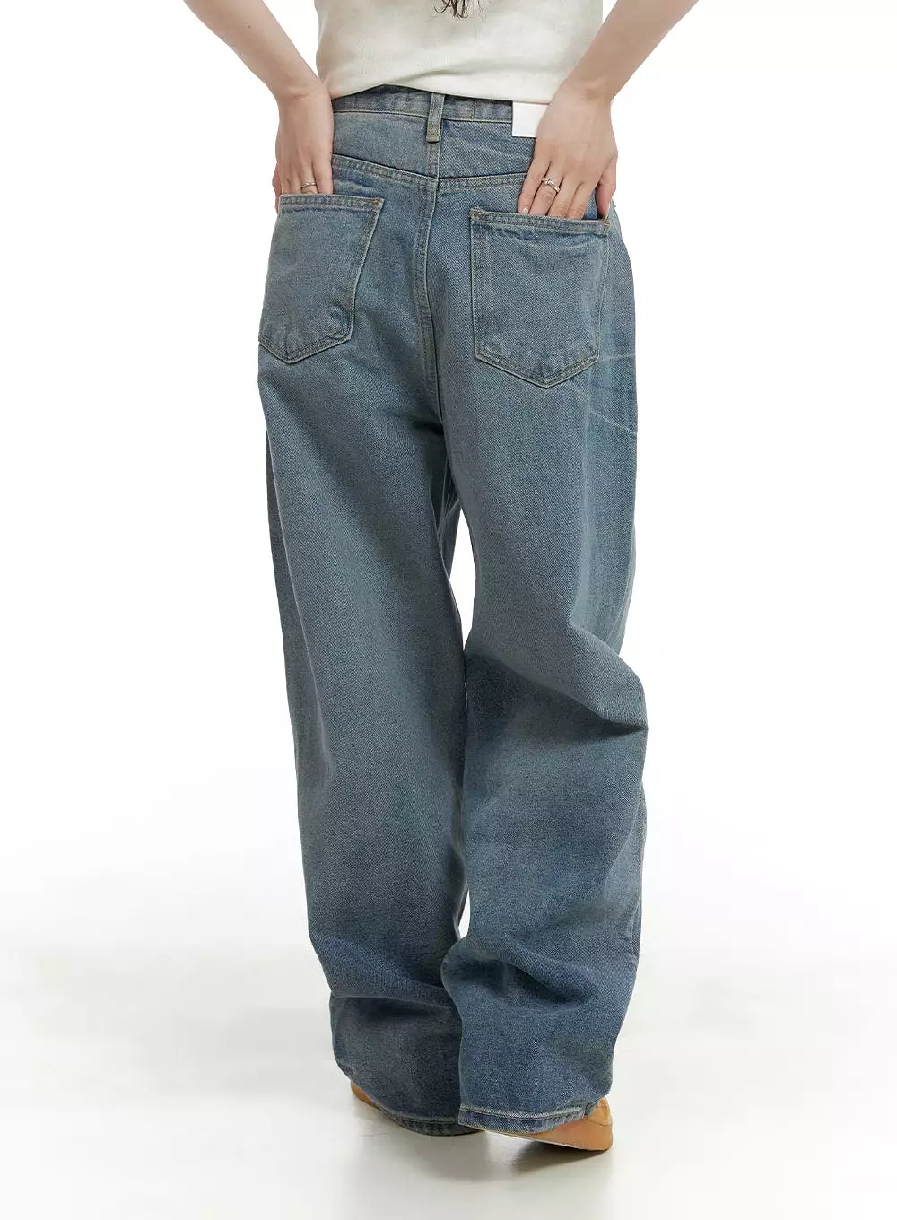 Relaxed Washed Wide Fit Jeans CA408