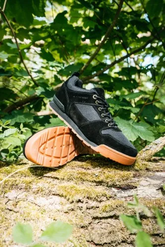 Ridgemont Monty Lo  The Monty is an ode to the classic light hikers of the 80s. This was always one of our favourite styles and 