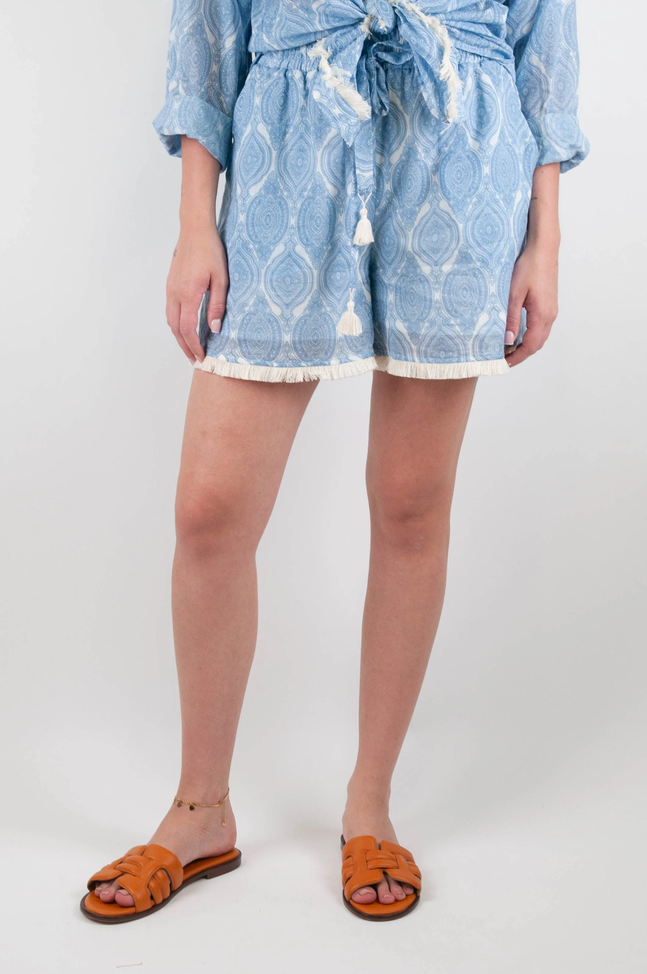 Tensione in - Shorts fantasia astratta con coulisse e nappine