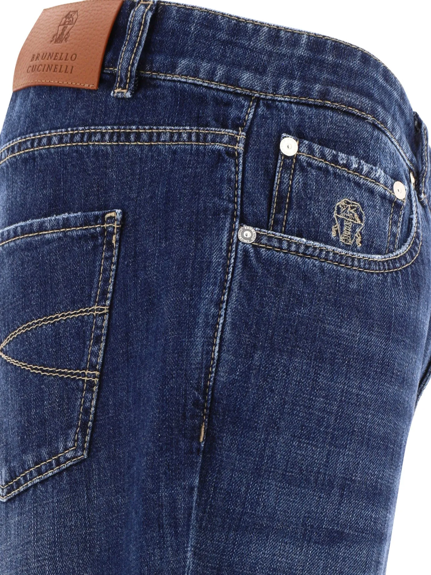 TRADITIONAL FIT JEANS